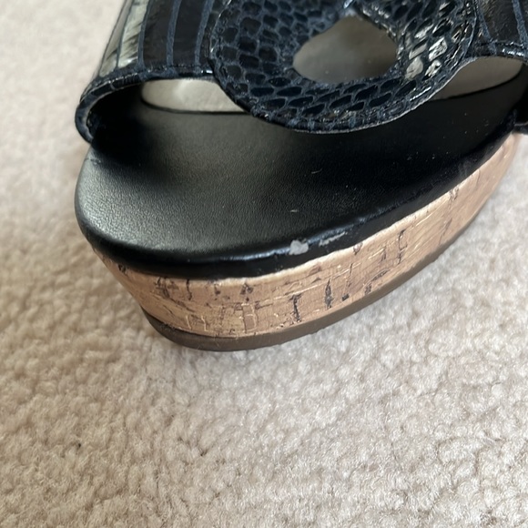 Denver Hayes cork platform black snakeskin-look sandals  Size US8 - Picture 8 of 8